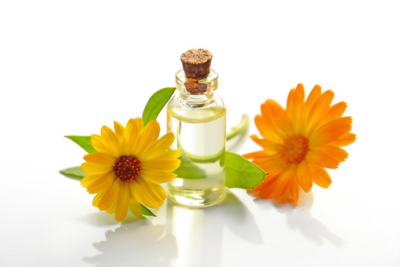 Essential oil 3139479 1280