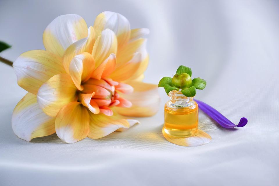 Essential oil 4065556 960 720