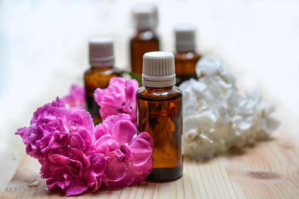 LES HUILES ESSENTIELLES